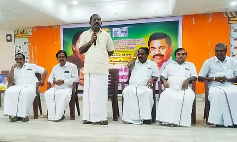 உளுந்தூர்பேட்டை, தியாகதுருகத்தில் அ.தி.மு.க. நிர்வாகிகள் ஆலோசனை கூட்டம்