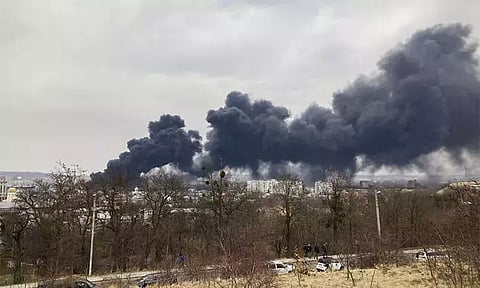 ரஷிய பயங்கரவாதிகள் தாக்குதலால் உக்ரைனில் நூற்றுக்கணக்கான பகுதிகளில் மின் விநியோகம் பாதிப்பு - உக்ரைன் பிரதமர்