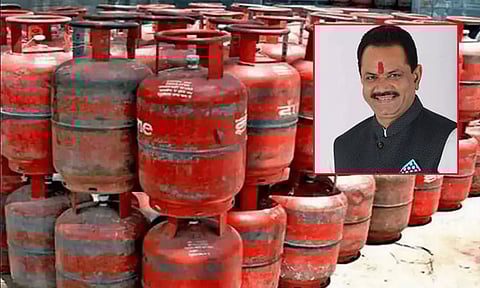ஒவ்வொரு வீட்டுக்கும் ஆண்டுக்கு தலா 2 இலவச கியாஸ் சிலிண்டர்கள்: குஜராத் அரசு முடிவு