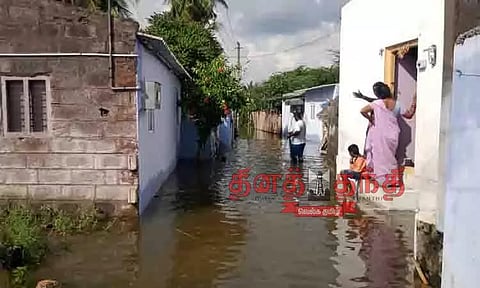 தவிட்டுப்பாளையத்தில் 50 வீடுகளுக்குள் வெள்ளநீர் புகுந்தது
