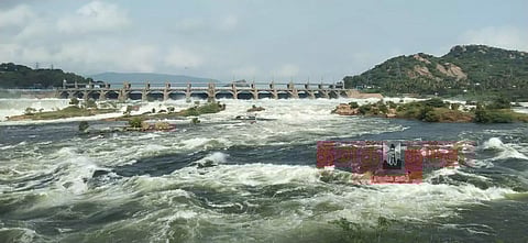 மேட்டூர் அணைக்கு நீர்வரத்து 1.95 லட்சம் கன அடியாக நீடிப்பு