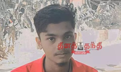 மின்கம்பத்தில் மோட்டார் சைக்கிள் மோதி வாலிபர் பலி