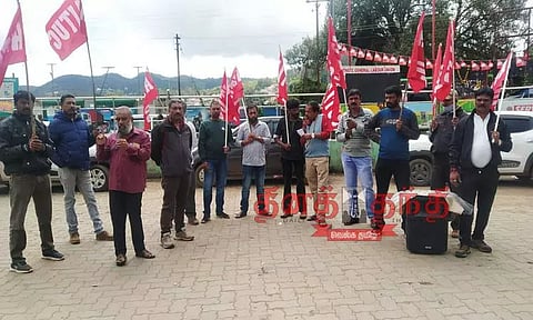 போக்குவரத்து தொழிலாளர்கள் ஆர்ப்பாட்டம்