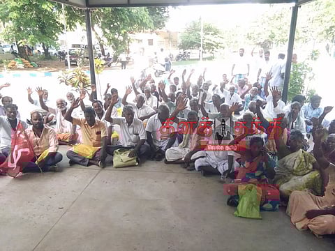 கலெக்டர் அலுவலகத்தை விவசாயிகள் சங்கத்தினர் முற்றுகை