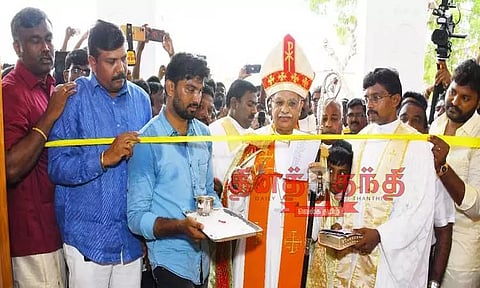 பரப்பாடியில் ரூ.8 கோடியில் கட்டப்பட்ட பரிசுத்த திரித்துவ ஆலய பிரதிஷ்டை விழா