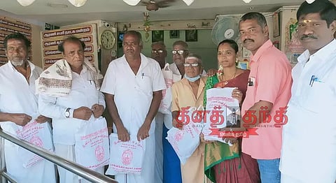 நாடக மன்ற உறுப்பினர்களுக்கு பரிசுப்பொருட்கள்