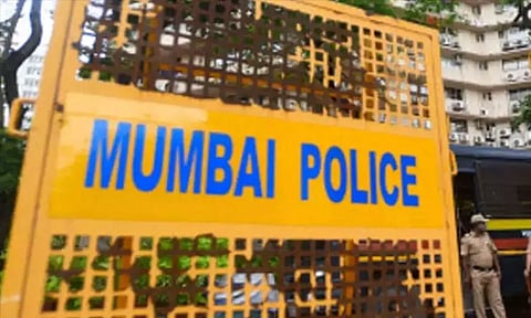 மும்பையில் 3 இடங்களில் வெடிகுண்டு வெடிக்கும் என மிரட்டல்; போலீசார் தகவல்