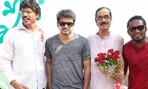 "நடனம் ஆடும் போது அதிக உத்வேகம்" விஜய்யை புகழ்ந்த மனோபாலா...!