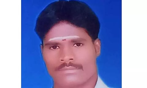 பண்ருட்டி அருகே மோட்டார் சைக்கிள் மீது கார் மோதல்; 2 பேர் பலி