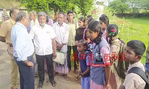 டவுன் பஸ் சரிவர வராததால் கிராம மக்கள் மறியல் முயற்சி