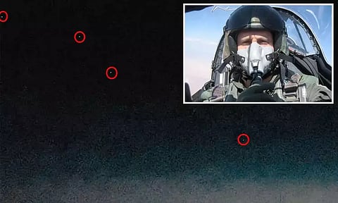 பசிபிக் சமுத்திரத்தின் மீது பறக்கும்போது பல பறக்கும் தட்டுகளை பார்த்தோம்: விமானிகள் தகவல்