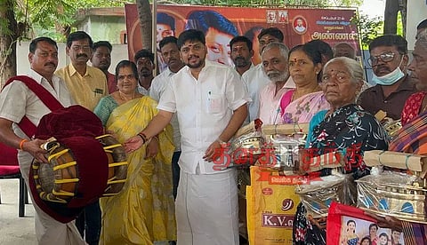 தவில், இசை கலைஞர்களுக்கு தொழிற்கருவிகள்