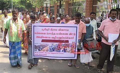 'எங்களை வேறு மாநிலத்துக்கு அகதிகளாக அனுப்பி விடுங்கள்'