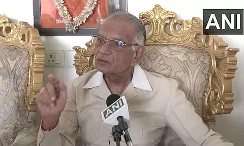 பகவத் கீதை குறித்து காங்கிரஸ் மூத்த தலைவரின் கருத்து - பா.ஜ.க. கண்டனம்