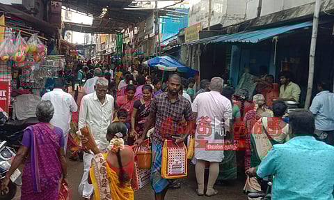 நாகை கடைத்தெருவில் புத்தாடை, பொருட்கள் வாங்க குவிந்த மக்கள் கூட்டம்