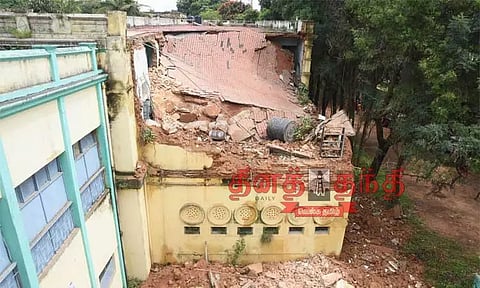 மைசூரு, மண்டியாவில் தொடர் கனமழை: மகாராணி கல்லூரியில் 100 ஆண்டு பழமையான கட்டிடம் இடிந்தது