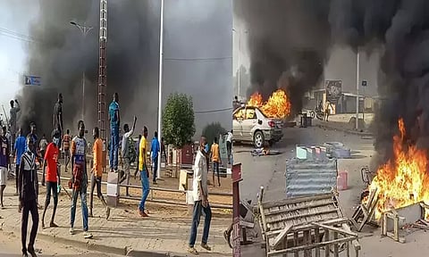 ஆப்பிரிக்க நாடான சாத் நாட்டில் அதிபர் எதிர்ப்பு போராட்டங்களில் ராணுவம் துப்பாக்கிச்சூடு; 62 பேர் கொன்று குவிப்பால் பதற்றம்