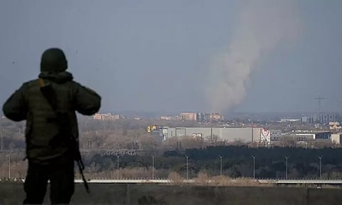 கெர்சன் நகரில் 4 பேர் பலி; அமெரிக்க ஏவுகணையை பயன்படுத்தி தாக்குதல்: ரஷியா குற்றச்சாட்டு