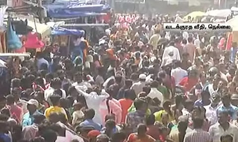 நெல்லையில் களைகட்டும் தீபாவளி விற்பனை - 75 கேமராக்கள் பொருத்தப்பட்டு போலீசார் தீவிர கண்காணிப்பு