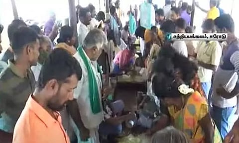 ஈரோடு சத்தியமங்கலம் மார்க்கெட்டில் மல்லிகைப்பூ கிலோ ரூ.1,600-க்கு விற்பனை