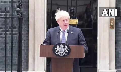 இங்கிலாந்து பிரதமர் தேர்தலில் மீண்டும் போட்டியிட விடுமுறையை முடித்துக் கொண்டு தாயகம் திரும்பினார் போரிஸ் ஜான்சன்