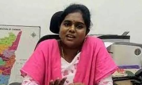அனுமதிக்கப்பட்ட நேரத்தில் மட்டுமே பட்டாசுகளை வெடிக்க வேண்டும்