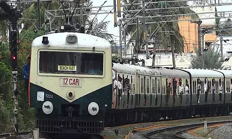 தீபாவளி பண்டிகை: சென்னையில் ஞாயிறு அட்டவணைப்படி நாளை மின்சார ரெயில்கள் இயக்கம்