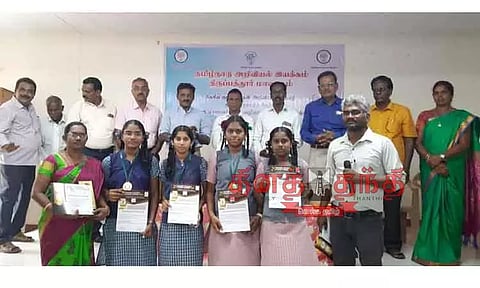 அரசு மேல்நிலைப்பள்ளி மாணவிகள் சாதனை