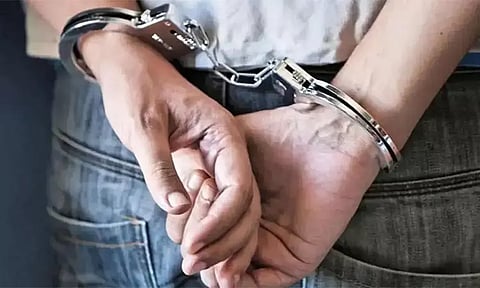 தவறுதலாக சுட்டுக்கொன்ற தோழியின் உடலை எரித்த இந்தியருக்கு 7 ஆண்டு சிறை