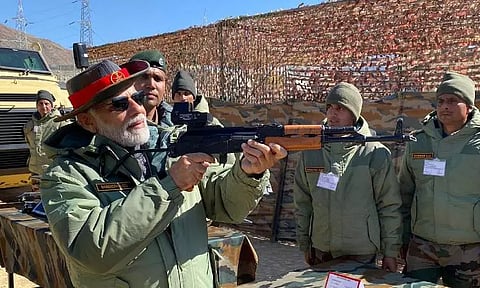 தீங்கான கண்ணோட்டத்துடன் யாரும் நம்மை பார்த்தால் ராணுவ வீரர்கள் தக்க பதிலடி தருவார்கள்: பிரதமர் மோடி உரை