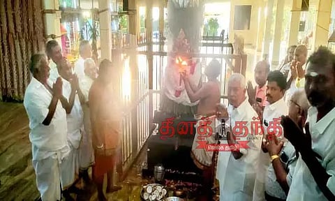 வென்னிமலை முருகன் கோவிலில் கந்தசஷ்டி திருவிழா கொடியேற்றம்