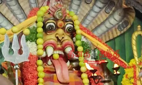 கோவிலில் மிளகாய் சண்டி யாகம்