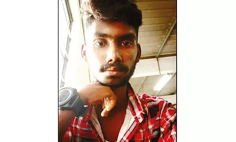 பெயர் பலகையில் மோட்டார் சைக்கிள் மோதி சென்னை என்ஜினீயர் சாவு