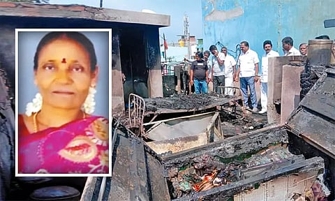 திருவொற்றியூரில், ராக்கெட் பட்டாசு விழுந்து: குடிசை வீடு தீப்பிடித்து எரிந்தது; தீயில் சிக்கி மூதாட்டி பலி