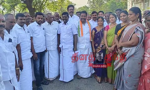 16 ரேஷன் கடைகளை பிரித்து பொருட்கள் வழங்க வேண்டும்; கலெக்டரிடம் தி.மு.க. கோக்கை மனு