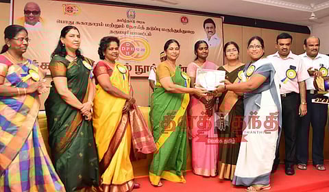 மருத்துவ துறையில் சிறப்பாக பணிபுரியும் அலுவலர்கள், செவிலியர்களுக்கு பரிசு