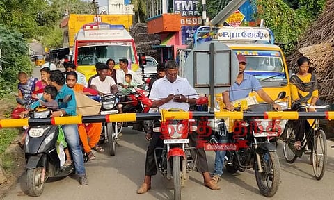 சீர்காழி கோவில்பத்து சாலையில் ரெயில்வே மேம்பாலம் அமைக்கப்படுமா?