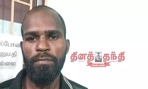 குளச்சல் அருகேவாலிபரிடம் கத்தியை காட்டி பணம் பறித்த ரவுடி கைது