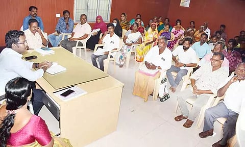 கடலூர் ஆல்பேட்டையில் வீடுகளை காலி செய்ய எதிர்ப்பு: பொதுமக்களுடன் கோட்டாட்சியர் நடத்திய பேச்சுவார்த்தை தோல்வி திட்டமிட்டபடி முதல்-அமைச்சர் மு.க.ஸ்டாலினை சந்திக்க முடிவு