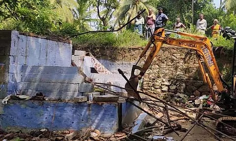 ஆக்கிரமிப்பு வீடுகள் அகற்றம்