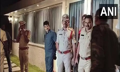 டிஆர்எஸ் கட்சியின் 4 எம்.எல்.ஏ.க்களை விலைக்கு வாங்க குதிரை பேர முயற்சி: 3 பேர் கைது - தெலுங்கானாவில் பரபரப்பு!