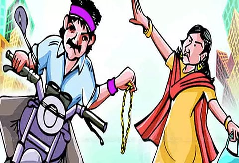 பெண்ணிடம் தாலி சங்கிலி பறிக்க முயற்சி