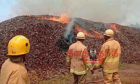 ஏற்றுமதி நிறுவனத்தில் தீ; தேங்காய் நார்கள் எரிந்து சாம்பல்