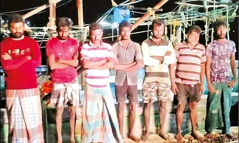 இலங்கை கடற்படையினரால் தமிழக மீனவர்கள் 7 பேர் சிறைபிடிப்பு