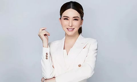 பிரபஞ்ச அழகி போட்டி நடத்தும் நிறுவனத்தைவாங்கிய திருநங்கை தொழில் அதிபர்