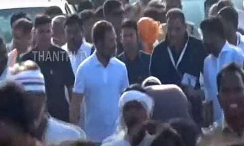 காங்கிரஸ் எம்.பி ராகுல் காந்தியின் இந்திய ஒற்றுமை யாத்திரை... இந்திய முன்னாள் கேப்டன் பங்கேற்பு