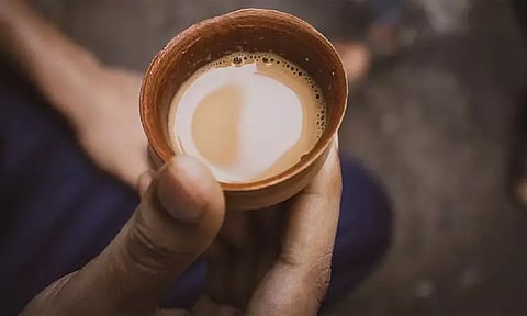 மகள் போட்ட டீயை குடித்த தந்தை, கணவர், 2 குழந்தைகள் உட்பட 5 பேர் உயிரிழப்பு