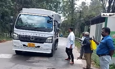 பறவை காய்ச்சல் எதிரொலி - தமிழக எல்லையில் தீவிர கண்காணிப்பு