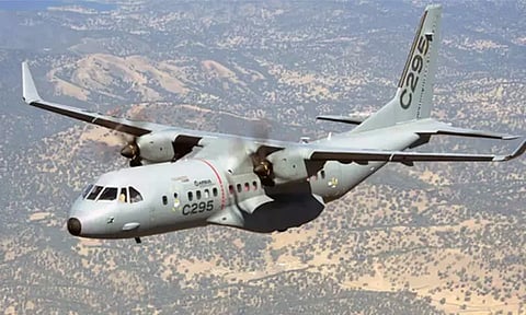 குஜராத்திற்கு சென்ற டாடா ஏர்பஸ் விமானம் தயாரிப்பு ஆலை; மராட்டிய எதிர்க்கட்சிகள் விமர்சனம்