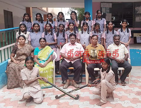 நாமக்கல் மாவட்ட ஆக்கி போட்டியில் ராசிபுரம் அரசு பள்ளி மாணவிகள் சாதனை